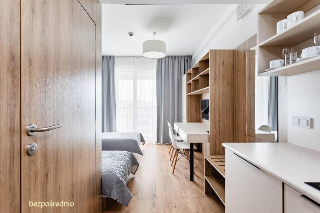 W Warszawie Dedykowany Parking Podziemny W Cenie, Wifi, Blisko Centrum New In Finished To A High Specification Fitted Out To A High Standard On The 7th Floor, Wifi, Underground Parking Price Included Leilighet
