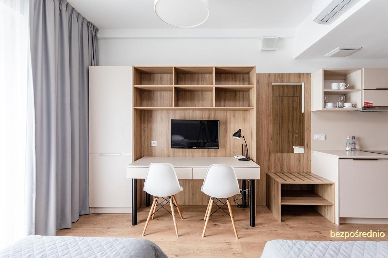 W Warszawie Dedykowany Parking Podziemny W Cenie, Wifi, Blisko Centrum New In Finished To A High Specification Fitted Out To A High Standard On The 7th Floor, Wifi, Underground Parking Price Included Warszawa