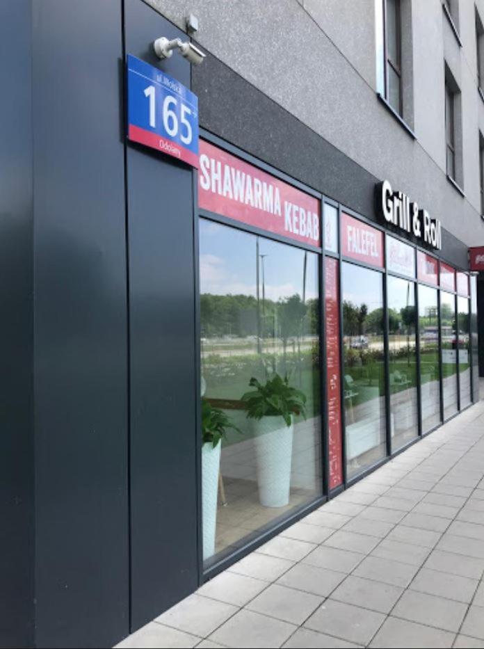 W Warszawie Dedykowany Parking Podziemny W Cenie, Wifi, Blisko Centrum New In Finished To A High Specification Fitted Out To A High Standard On The 7th Floor, Wifi, Underground Parking Price Included * Warszawa